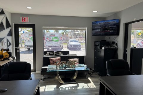 Commercial property in Hollywood, Florida № 1961383 - photo 8