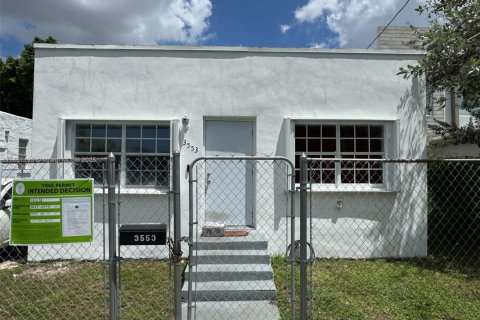 Commercial property in Miami, Florida 164.53 sq.m. № 1892337 - photo 9