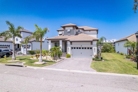 House in Ruskin, Florida 4 bedrooms, 270.62 sq.m. № 1684516 - photo 9