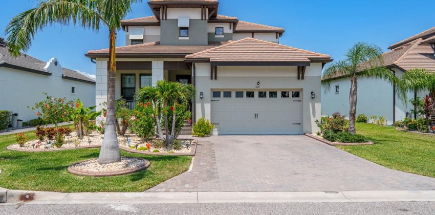 House in Ruskin, Florida 4 bedrooms, 270.62 sq.m. № 1684516