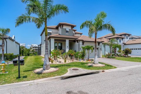 House in Ruskin, Florida 4 bedrooms, 270.62 sq.m. № 1684516 - photo 8