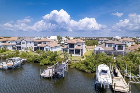 House in Ruskin, Florida 4 bedrooms, 270.62 sq.m. № 1684516 - photo 4