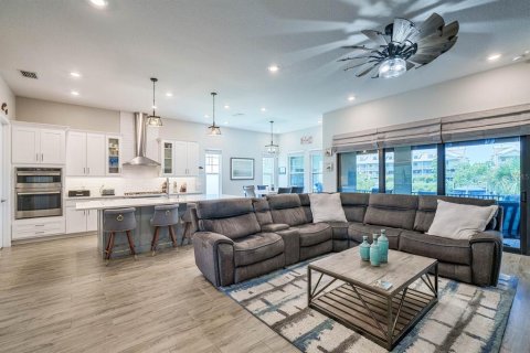 House in Ruskin, Florida 4 bedrooms, 270.62 sq.m. № 1684516 - photo 25