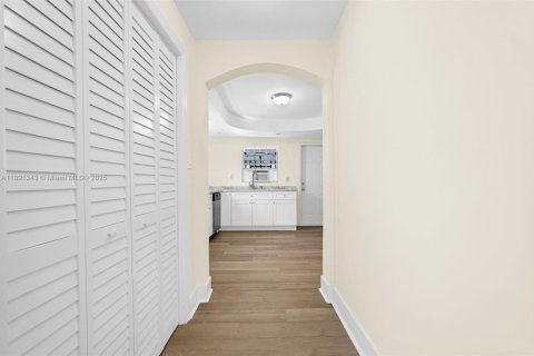 Снять в аренду виллу или дом в Майами, Флорида 3 спальни, 158.77м2, № 1945419 - фото 26