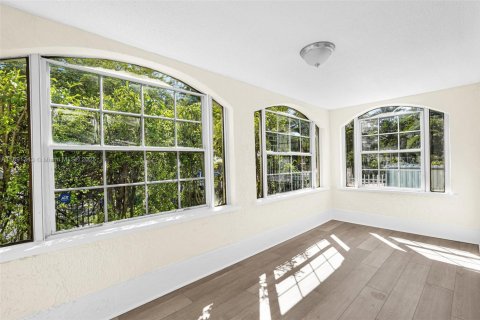 Снять в аренду виллу или дом в Майами, Флорида 3 спальни, 158.77м2, № 1945419 - фото 4