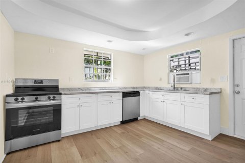 Снять в аренду виллу или дом в Майами, Флорида 3 спальни, 158.77м2, № 1945419 - фото 27