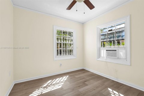 Снять в аренду виллу или дом в Майами, Флорида 3 спальни, 158.77м2, № 1945419 - фото 6