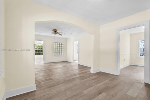 Снять в аренду виллу или дом в Майами, Флорида 3 спальни, 158.77м2, № 1945419 - фото 13