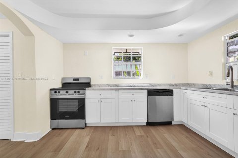 Снять в аренду виллу или дом в Майами, Флорида 3 спальни, 158.77м2, № 1945419 - фото 28