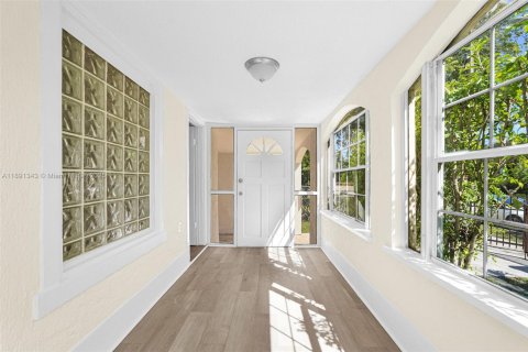 Снять в аренду виллу или дом в Майами, Флорида 3 спальни, 158.77м2, № 1945419 - фото 3