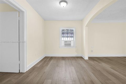 Снять в аренду виллу или дом в Майами, Флорида 3 спальни, 158.77м2, № 1945419 - фото 17