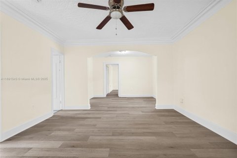 Снять в аренду виллу или дом в Майами, Флорида 3 спальни, 158.77м2, № 1945419 - фото 11