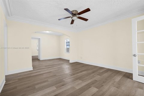 Снять в аренду виллу или дом в Майами, Флорида 3 спальни, 158.77м2, № 1945419 - фото 9