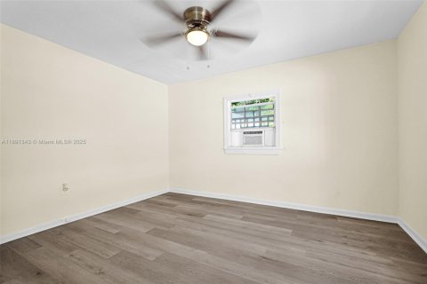 Снять в аренду виллу или дом в Майами, Флорида 3 спальни, 158.77м2, № 1945419 - фото 22