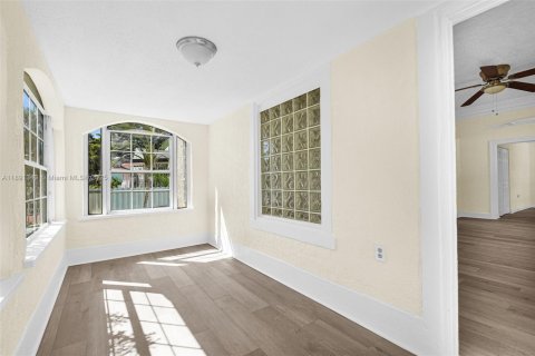Снять в аренду виллу или дом в Майами, Флорида 3 спальни, 158.77м2, № 1945419 - фото 8