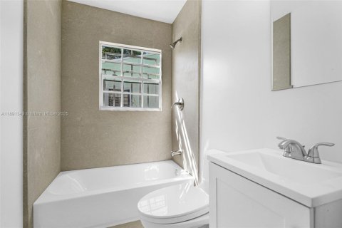 Снять в аренду виллу или дом в Майами, Флорида 3 спальни, 158.77м2, № 1945419 - фото 16