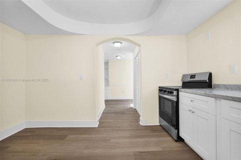 Снять в аренду виллу или дом в Майами, Флорида 3 спальни, 158.77м2, № 1945419 - фото 29