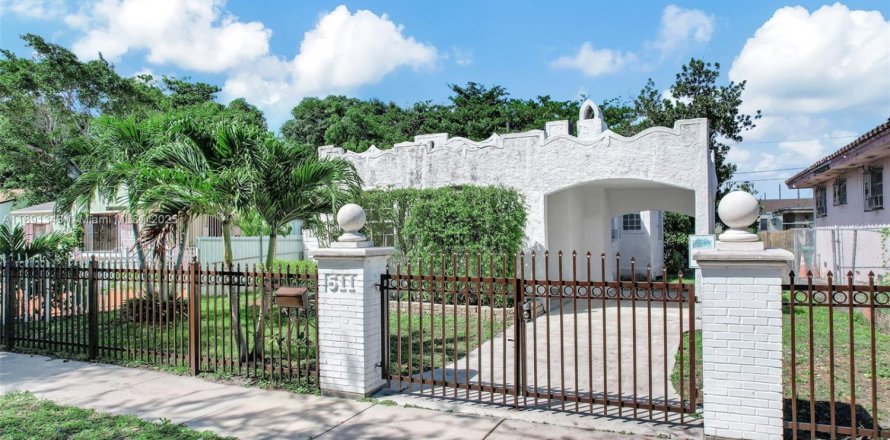 Дом в Майами, Флорида 3 спальни, 158.77м2 № 1945419