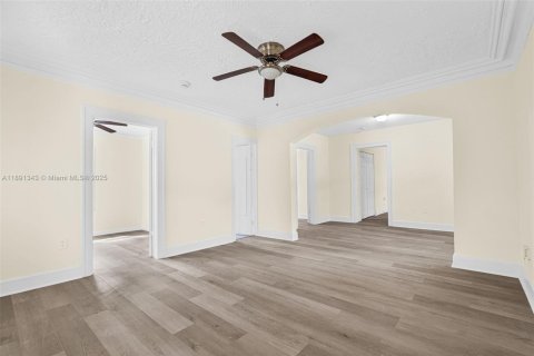 Снять в аренду виллу или дом в Майами, Флорида 3 спальни, 158.77м2, № 1945419 - фото 10