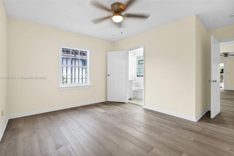 Снять в аренду виллу или дом в Майами, Флорида 3 спальни, 158.77м2, № 1945419 - фото 19