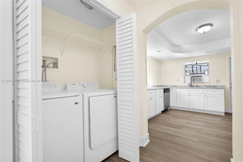 Снять в аренду виллу или дом в Майами, Флорида 3 спальни, 158.77м2, № 1945419 - фото 23