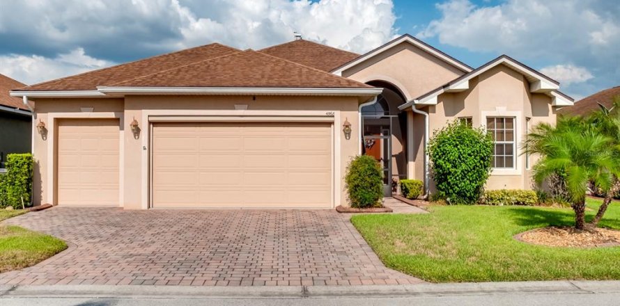 House in Winter Haven, Florida 3 bedrooms, 189.8 sq.m. № 1244416