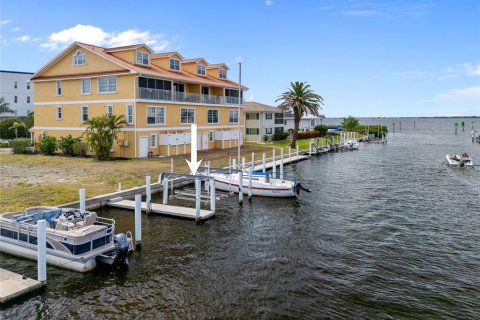 Townhouse in Punta Gorda, Florida 3 bedrooms, 195.47 sq.m. № 1675372 - photo 4