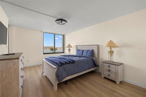 Condo in Saint Pete Beach, Florida, 3 bedrooms  № 1777129 - photo 10