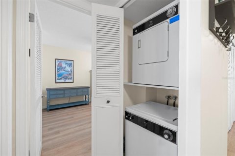 Condo in Saint Pete Beach, Florida, 3 bedrooms  № 1777129 - photo 26