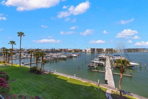 Condo in Saint Pete Beach, Florida, 3 bedrooms  № 1777129 - photo 1
