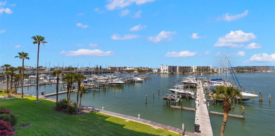 Condominio en Saint Pete Beach, Florida, 3 dormitorios № 1777129