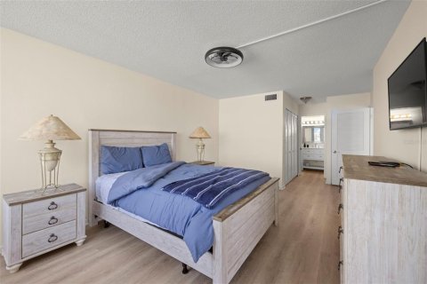 Condo in Saint Pete Beach, Florida, 3 bedrooms  № 1777129 - photo 12