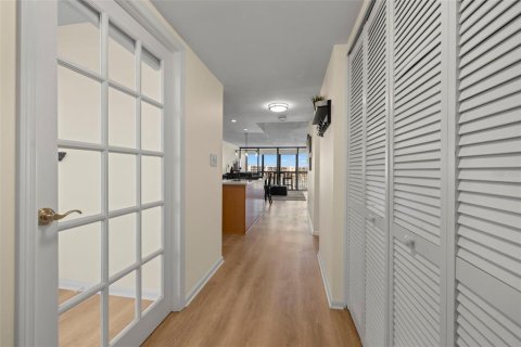Condo in Saint Pete Beach, Florida, 3 bedrooms  № 1777129 - photo 25