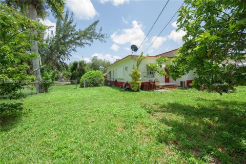 House in Homestead, Florida 2 bedrooms, 130.43 sq.m. № 2262929 - photo 14
