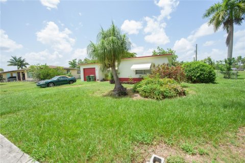 House in Homestead, Florida 2 bedrooms, 130.43 sq.m. № 2262929 - photo 17