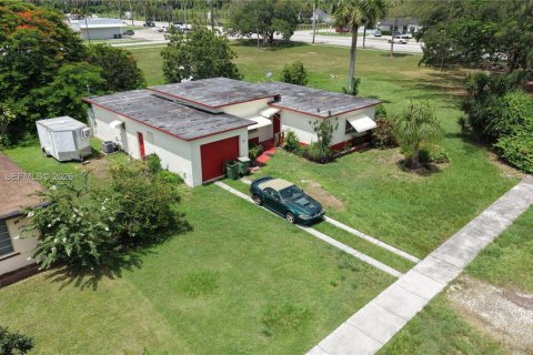 House in Homestead, Florida 2 bedrooms, 130.43 sq.m. № 2262929 - photo 3