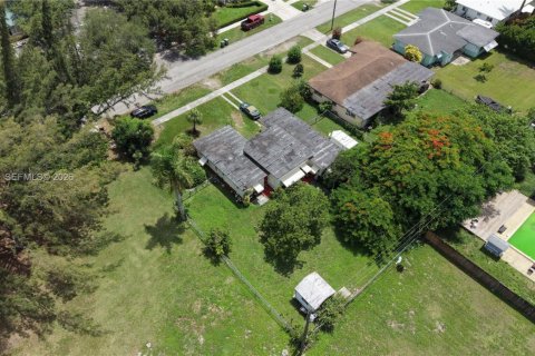 House in Homestead, Florida 2 bedrooms, 130.43 sq.m. № 2262929 - photo 13