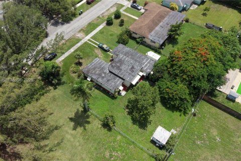 House in Homestead, Florida 2 bedrooms, 130.43 sq.m. № 2262929 - photo 10
