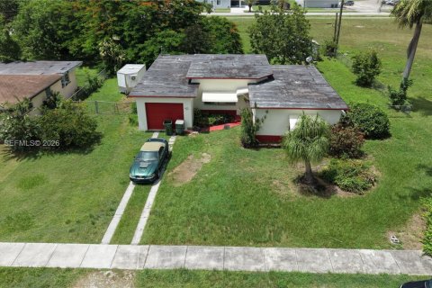 House in Homestead, Florida 2 bedrooms, 130.43 sq.m. № 2262929 - photo 5