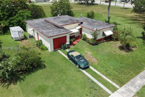 House in Homestead, Florida 2 bedrooms, 130.43 sq.m. № 2262929 - photo 2