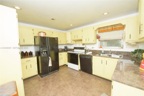 House in Homestead, Florida 2 bedrooms, 130.43 sq.m. № 2262929 - photo 26