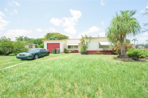House in Homestead, Florida 2 bedrooms, 130.43 sq.m. № 2262929 - photo 18