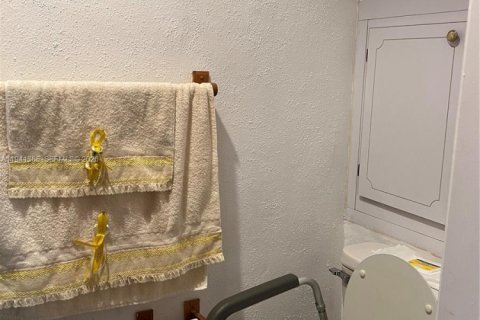 Villa ou maison à vendre à Hialeah, Floride: 2 chambres, 148.64 m2 № 1998589 - photo 8