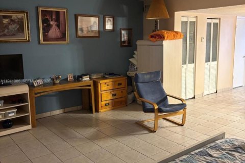Villa ou maison à vendre à Hialeah, Floride: 3 chambres, 148.64 m2 № 1998589 - photo 16