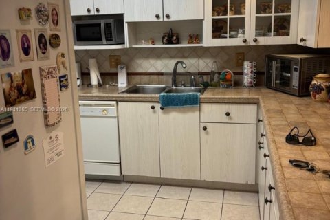 Villa ou maison à vendre à Hialeah, Floride: 3 chambres, 148.64 m2 № 1998589 - photo 24