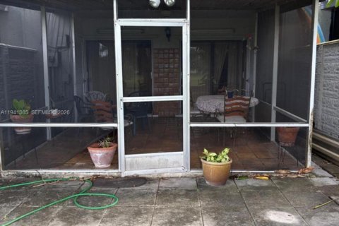 Villa ou maison à vendre à Hialeah, Floride: 3 chambres, 148.64 m2 № 1998589 - photo 20