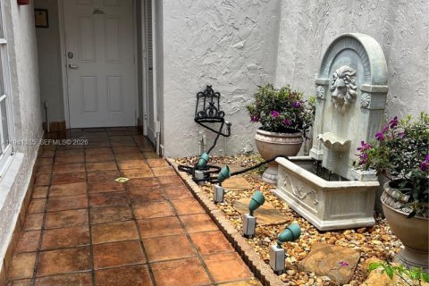 Villa ou maison à vendre à Hialeah, Floride: 2 chambres, 148.64 m2 № 1998589 - photo 2