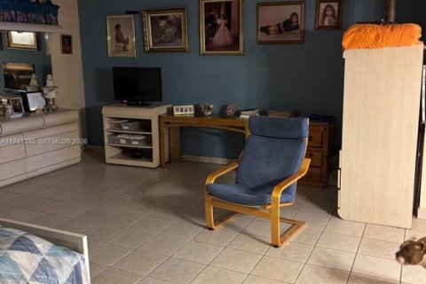 Villa ou maison à vendre à Hialeah, Floride: 3 chambres, 148.64 m2 № 1998589 - photo 17