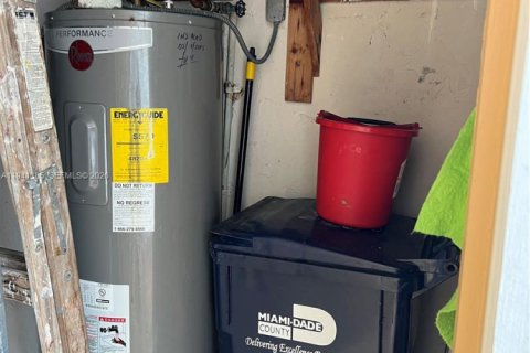 Villa ou maison à vendre à Hialeah, Floride: 2 chambres, 148.64 m2 № 1998589 - photo 3