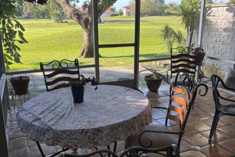 Villa ou maison à vendre à Hialeah, Floride: 3 chambres, 148.64 m2 № 1998589 - photo 15